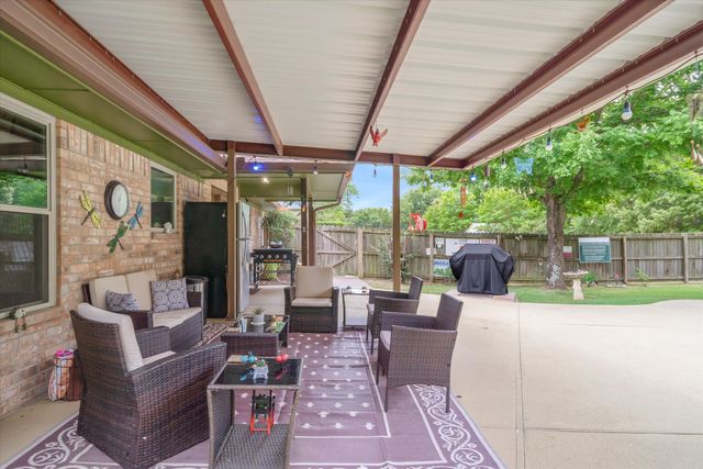 111 Dogwood Place, Van, TX 75790