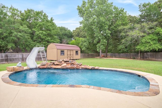 111 Dogwood Place, Van, TX 75790