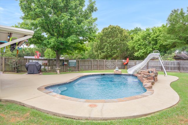 111 Dogwood Place, Van, TX 75790