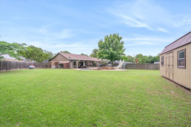 111 Dogwood Place, Van, TX 75790