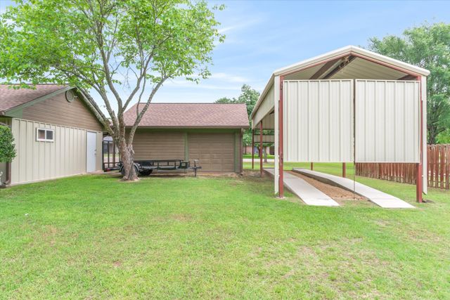 111 Dogwood Place, Van, TX 75790