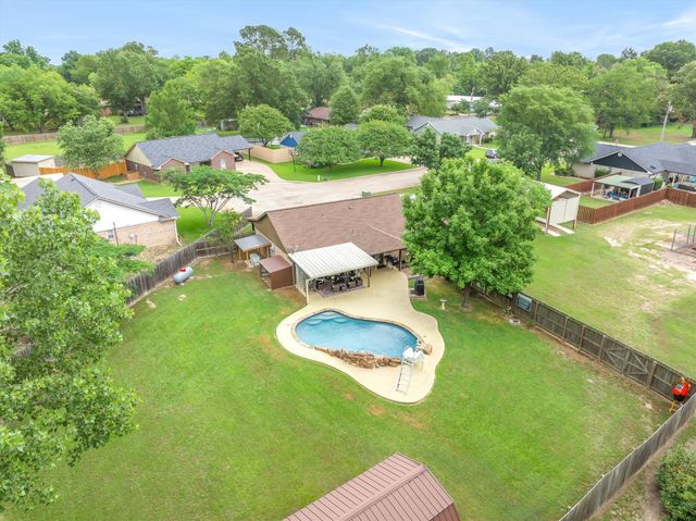 111 Dogwood Place, Van, TX 75790