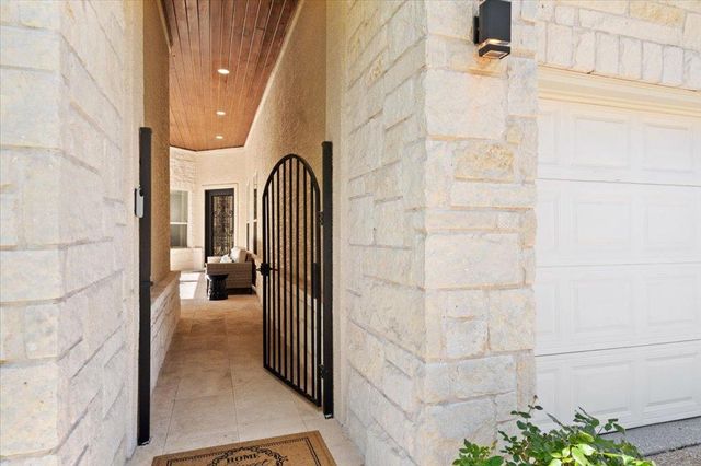 14521 American Kestrel DR, Austin, TX 78738