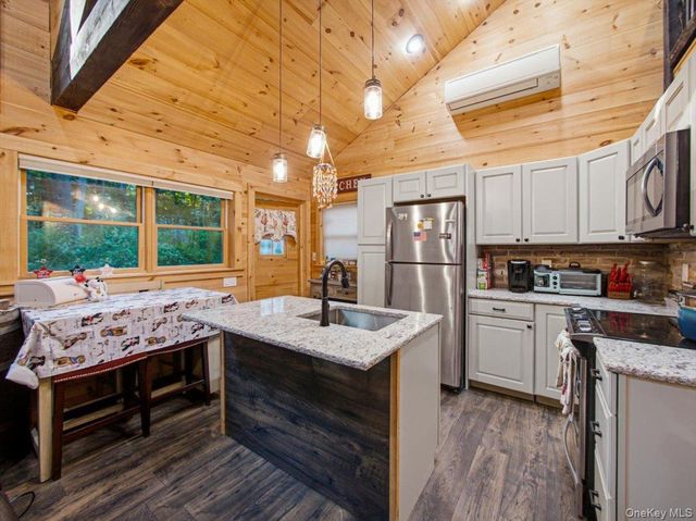 266 Sylvan Lake Rd B-19, Hopewell Junction, NY 12533