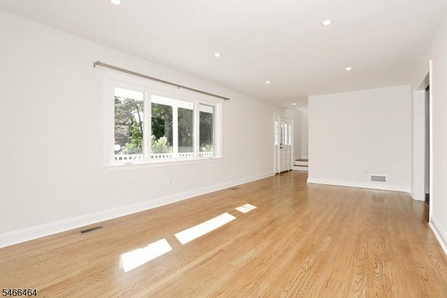 183 N Farview Ave, Paramus Boro, NJ 07652
