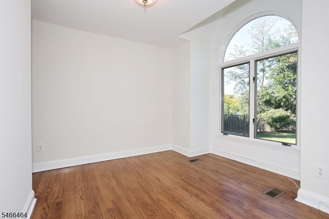 183 N Farview Ave, Paramus Boro, NJ 07652