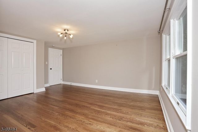 183 N Farview Ave, Paramus Boro, NJ 07652