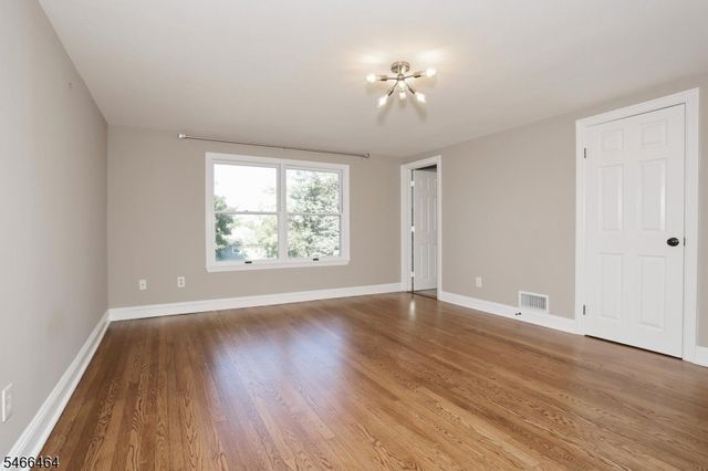 183 N Farview Ave, Paramus Boro, NJ 07652