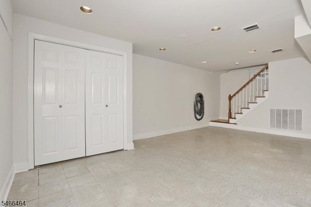 183 N Farview Ave, Paramus Boro, NJ 07652