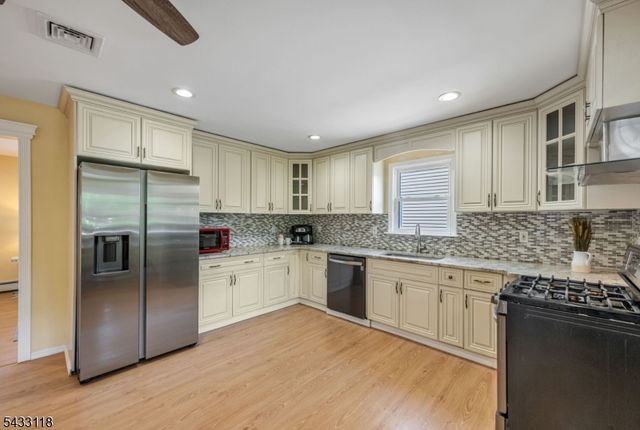 20 Riverview Cir, Little Falls Twp., NJ 07424