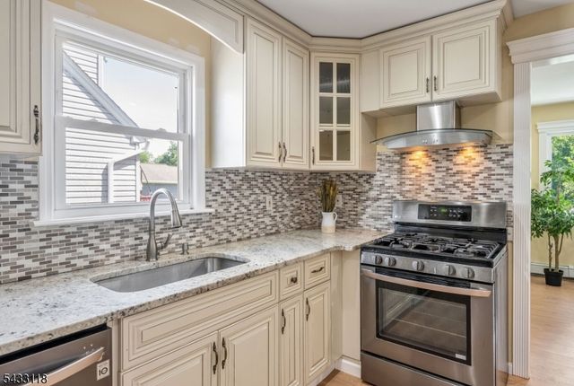 20 Riverview Cir, Little Falls Twp., NJ 07424