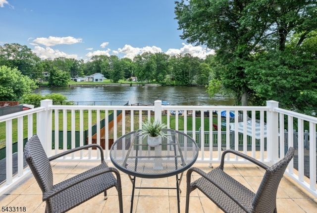20 Riverview Cir, Little Falls Twp., NJ 07424