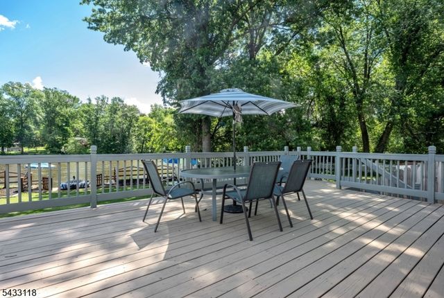 20 Riverview Cir, Little Falls Twp., NJ 07424