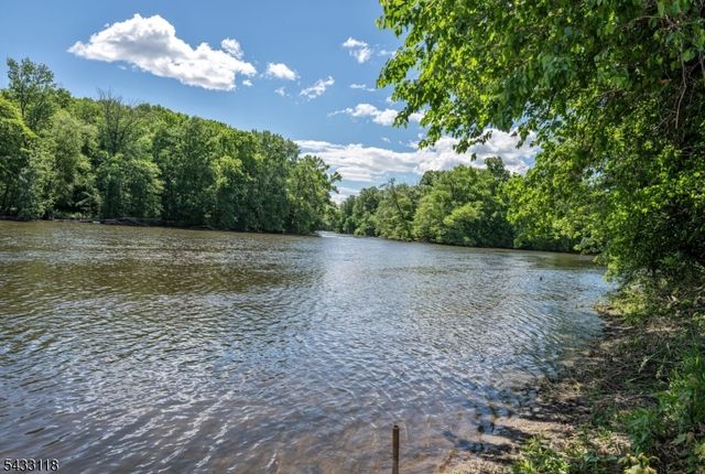 20 Riverview Cir, Little Falls Twp., NJ 07424