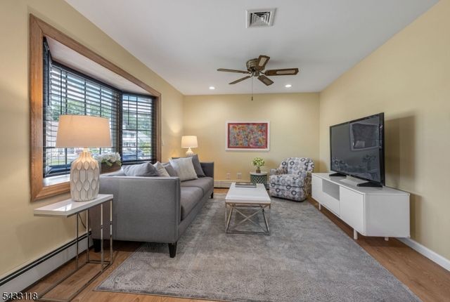 20 Riverview Cir, Little Falls Twp., NJ 07424