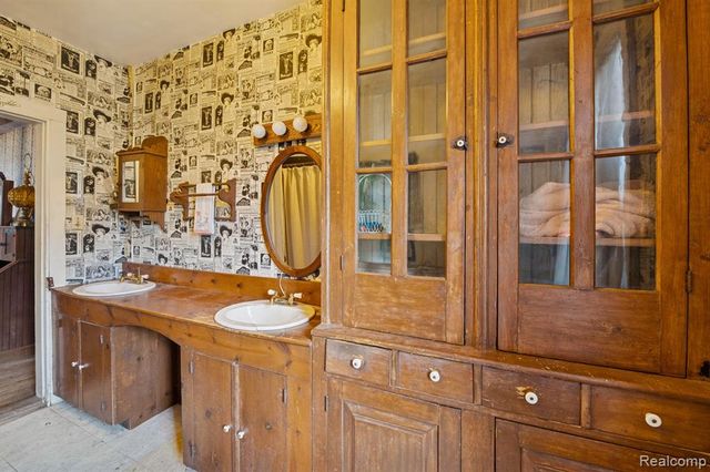 13278 9 Mile Road, South Lyon, MI 48178