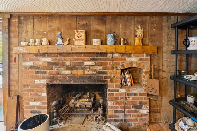 13278 9 Mile Road, South Lyon, MI 48178