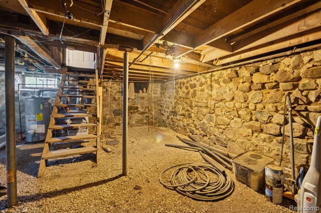 13278 9 Mile Road, South Lyon, MI 48178