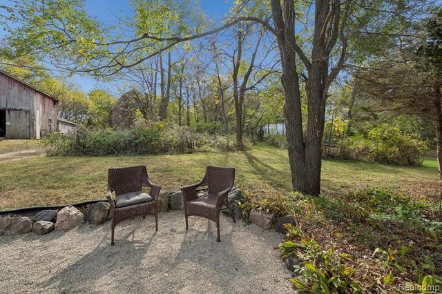 13278 9 Mile Road, South Lyon, MI 48178