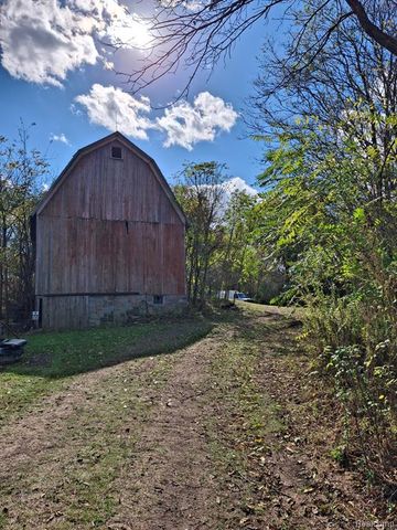 13278 9 Mile Road, South Lyon, MI 48178