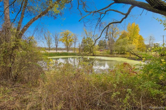 13278 9 Mile Road, South Lyon, MI 48178