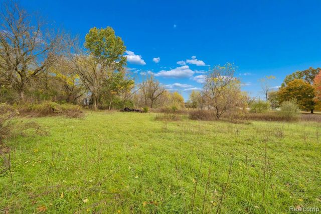 13278 9 Mile Road, South Lyon, MI 48178