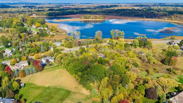 13278 9 Mile Road, South Lyon, MI 48178