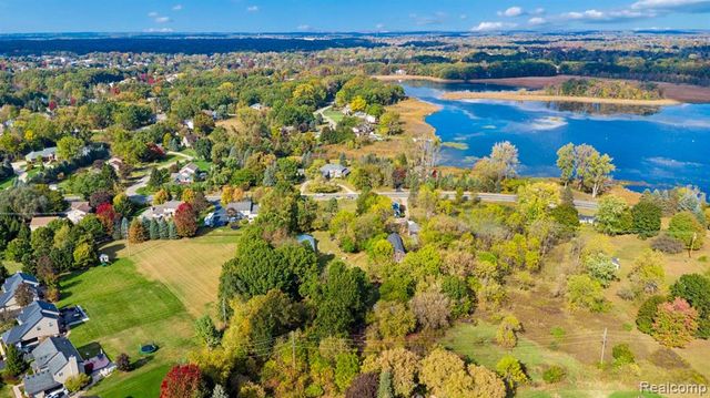 13278 9 Mile Road, South Lyon, MI 48178