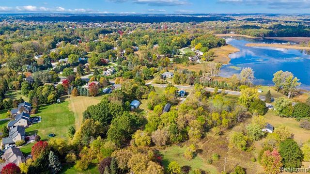 13278 9 Mile Road, South Lyon, MI 48178