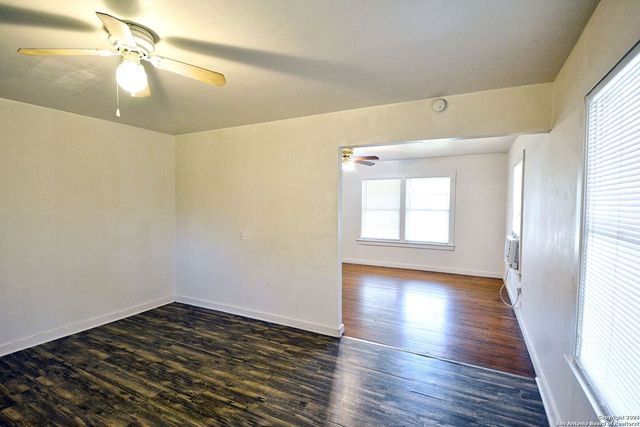 303 E FAUST ST, New Braunfels, TX 78130