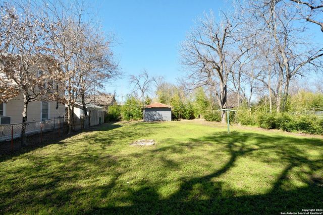 303 E FAUST ST, New Braunfels, TX 78130