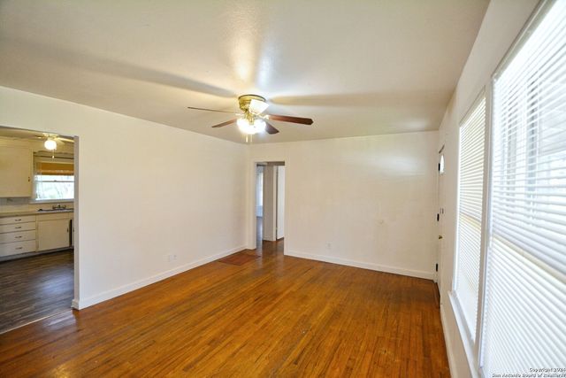 303 E FAUST ST, New Braunfels, TX 78130