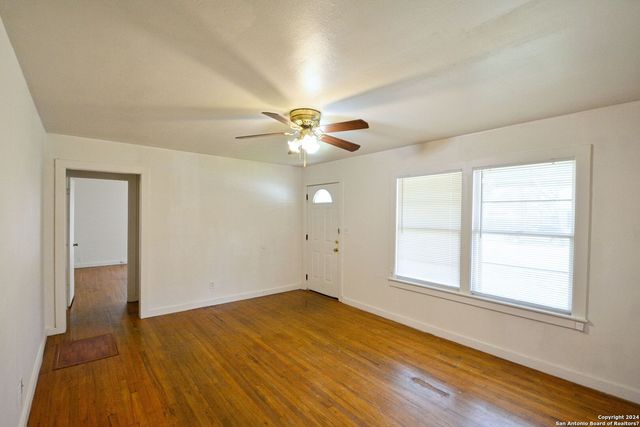 303 E FAUST ST, New Braunfels, TX 78130