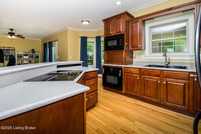 12002 Masters Pointe Point, Sellersburg, IN 47172