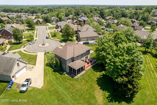 12002 Masters Pointe Point, Sellersburg, IN 47172