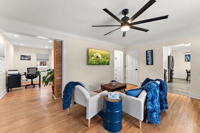 221 9th Street S, South Saint Paul, MN 55075