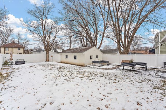 221 9th Street S, South Saint Paul, MN 55075