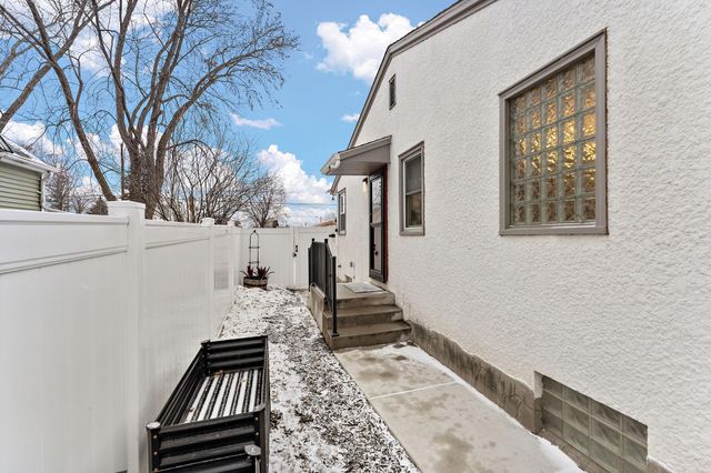 221 9th Street S, South Saint Paul, MN 55075