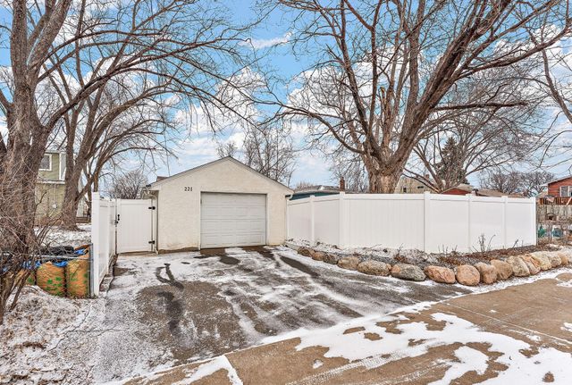 221 9th Street S, South Saint Paul, MN 55075