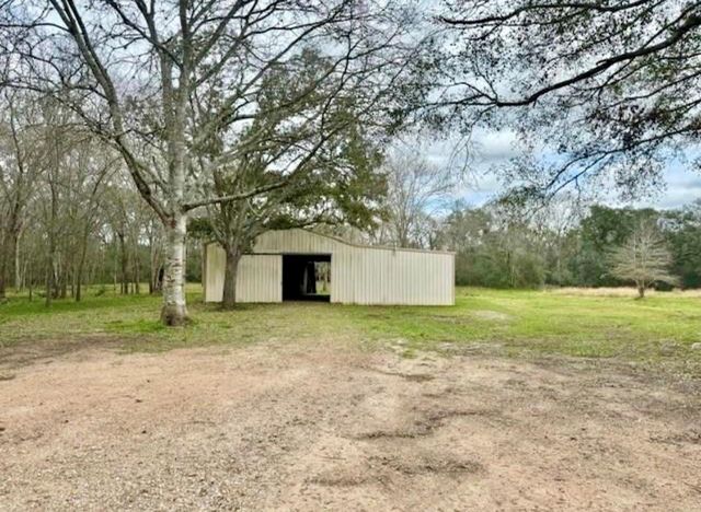 327 County Road 735, Angleton, TX 77515