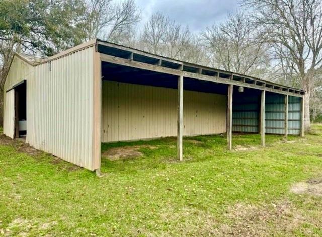 327 County Road 735, Angleton, TX 77515