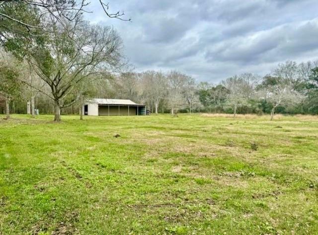 327 County Road 735, Angleton, TX 77515