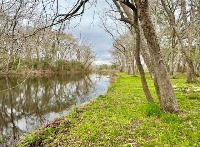 327 County Road 735, Angleton, TX 77515