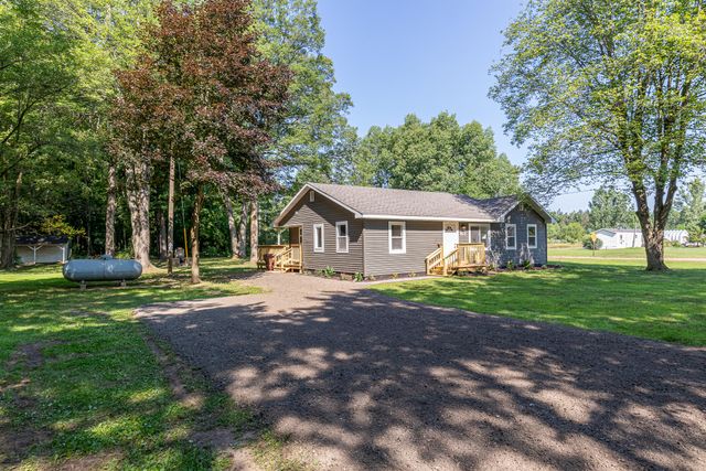 1050 S Wicker Road Se, Evergreen Twp, MI 48888