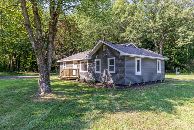 1050 S Wicker Road Se, Evergreen Twp, MI 48888