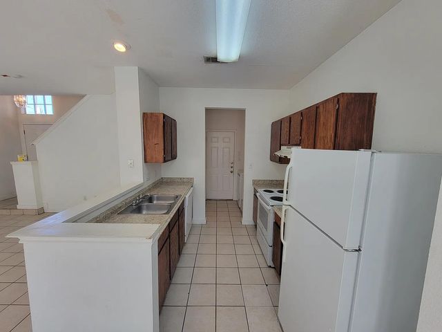 812 Sagewood TRL, San Marcos, TX 78666