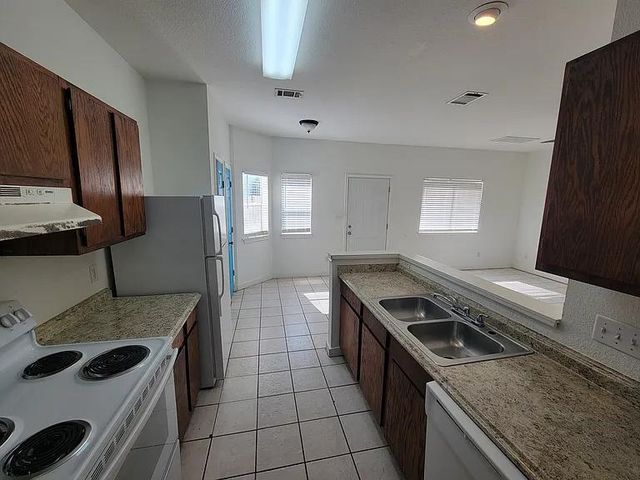 812 Sagewood TRL, San Marcos, TX 78666
