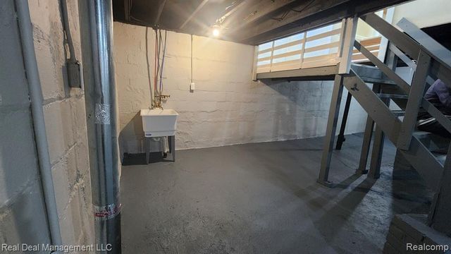 43 Dwight Avenue, Pontiac, MI 48341
