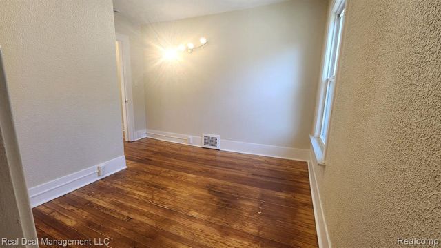 43 Dwight Avenue, Pontiac, MI 48341