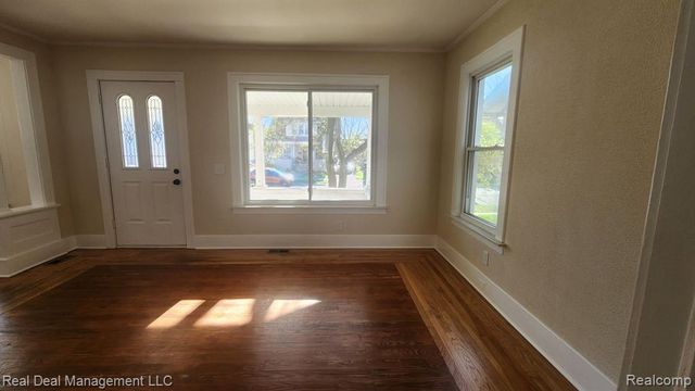 43 Dwight Avenue, Pontiac, MI 48341